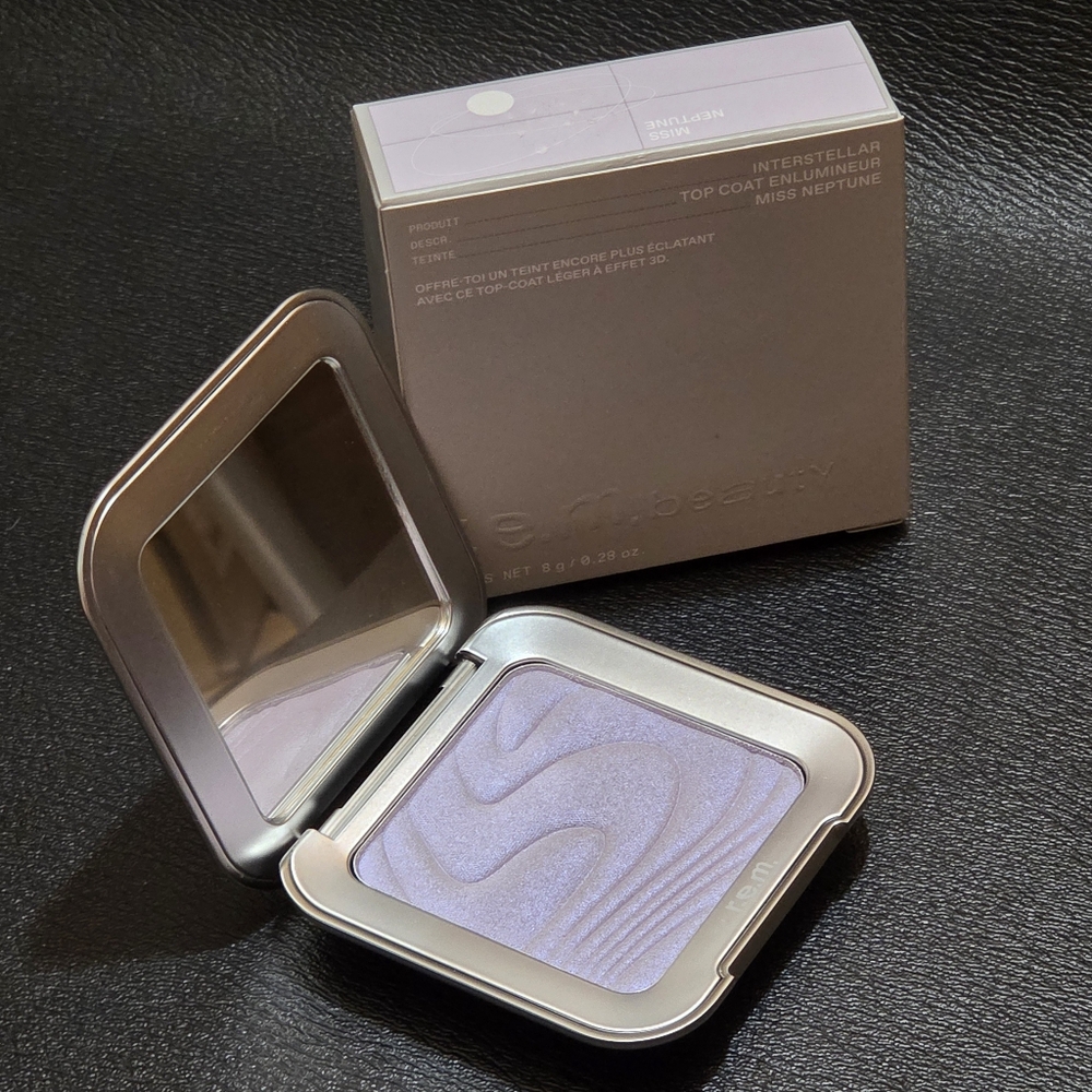 r.e.m. beauty by Ariana Grande Interstellar Highlighter Topper